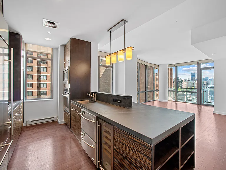 101 W 24th St #14D — Photo 1