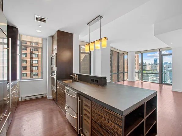 101 West 24th Street image 1 of 11