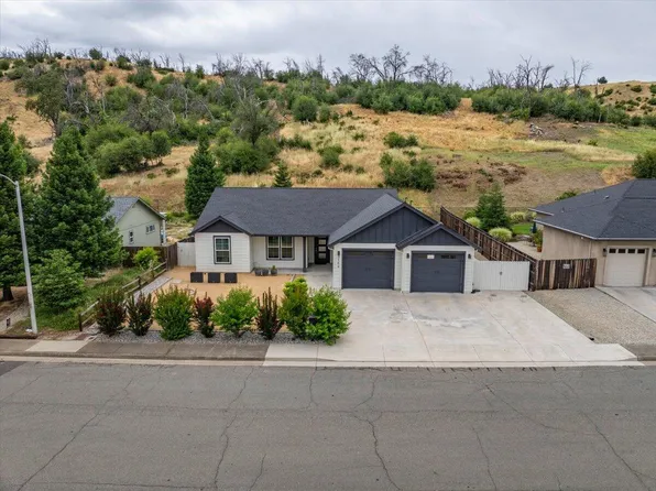 3164 Harlan Dr, Redding, CA 96003