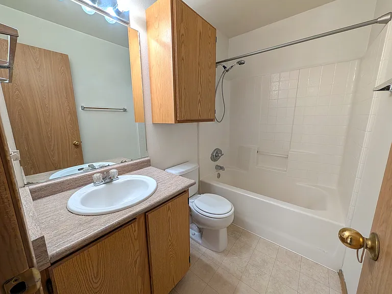 Rowan Grove Apts — Photo 38