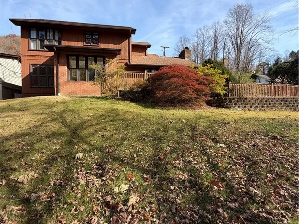 1279 Hanging Rock Hwy, Stollings, WV 25646