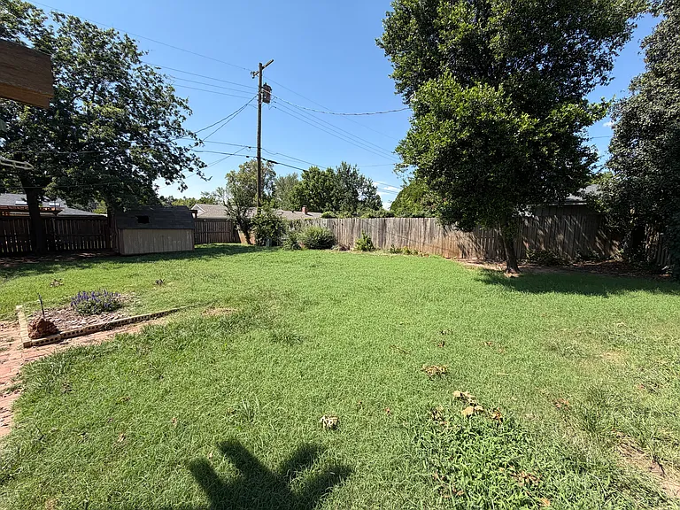 2517 Chateau Dr — Photo 32