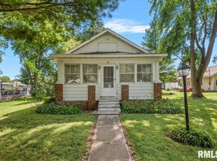 108 Buttell St, Elkhart, IL 62634
