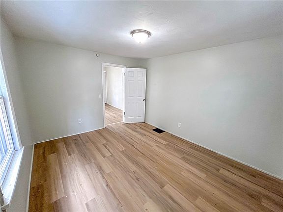 5th image of 42 Villa St