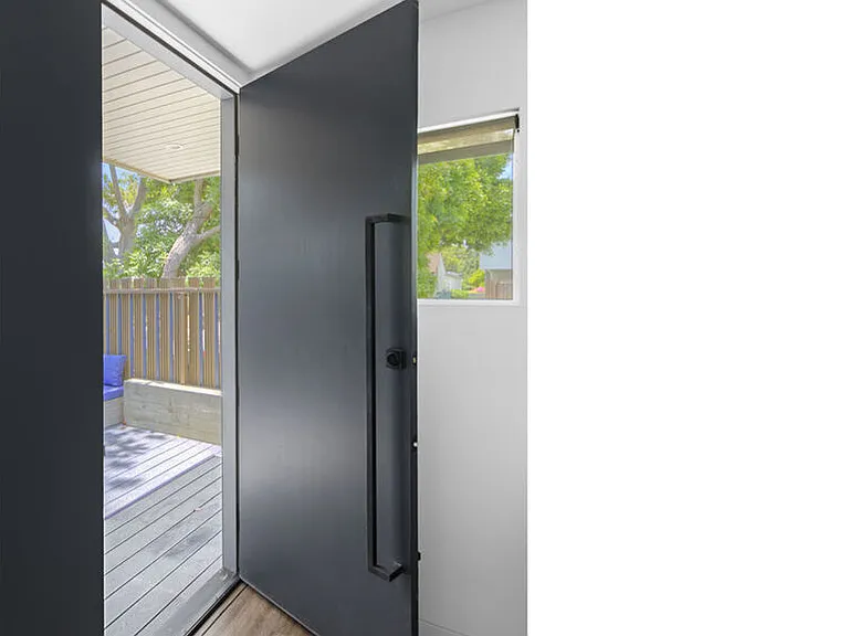 4060 Tilden Ave — Photo 6