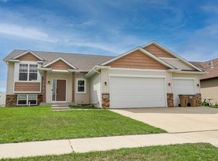 3025 10th St NW, Minot, ND 58703