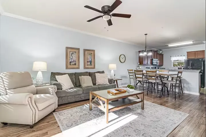 2 bed, 1050 sqft, $2,000 — Photo 2