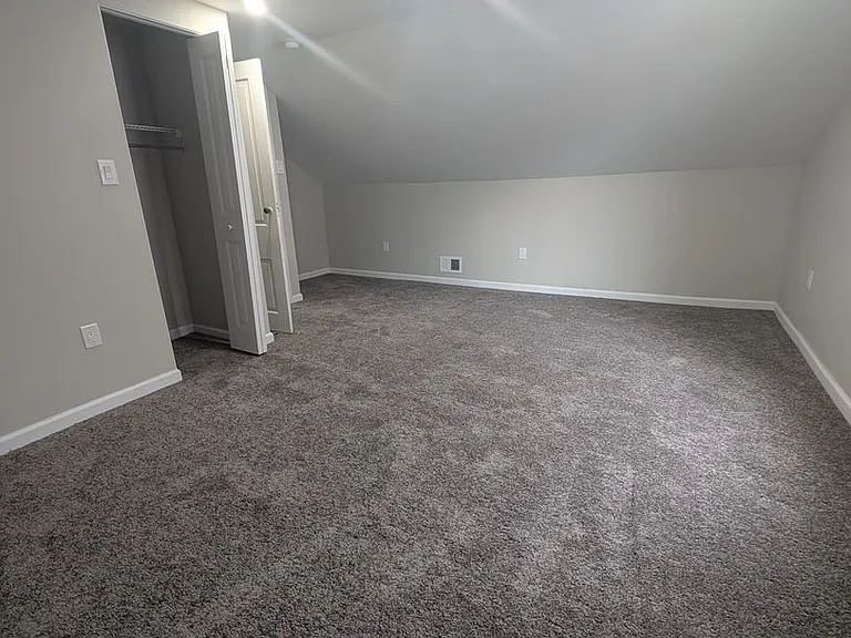 2508 Cobden St — Photo 15
