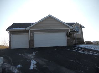 525 Upland Rd NW, Saint Michael, MN 55376