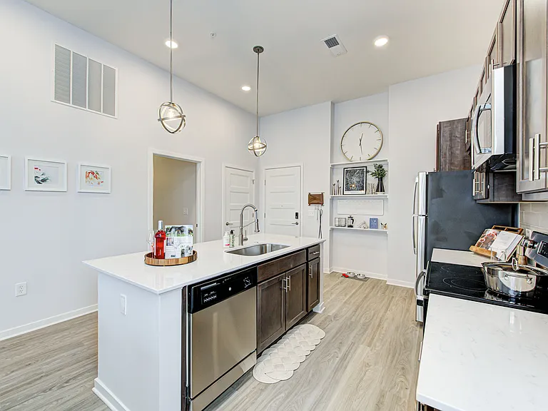 Pullman Pointe — Photo 31