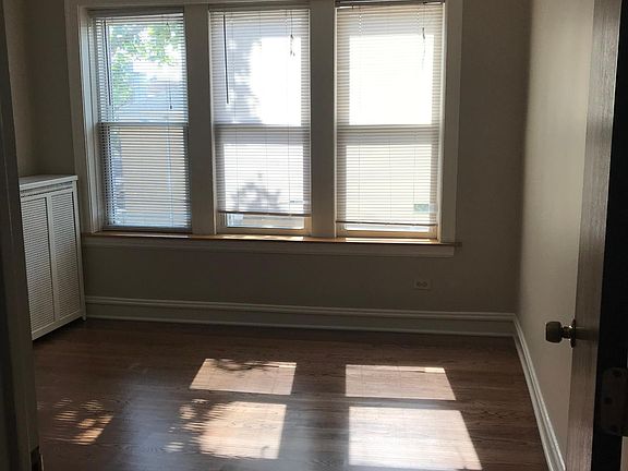 5th image of 2720 W Glenlake Ave APT 1