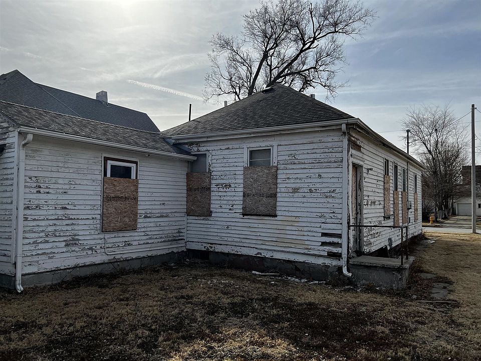 2nd image of 614 W Washington Ave
