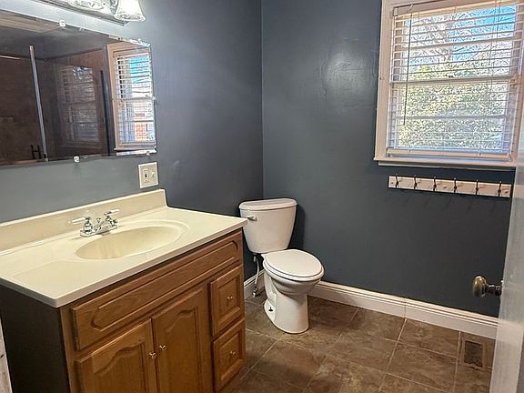 4th image of 2109 Fleming St