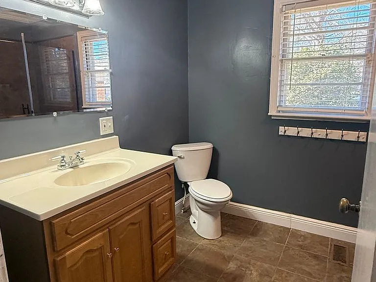 2109 Fleming St — Photo 4