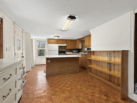 2nd image of 505 Riverside Ave N