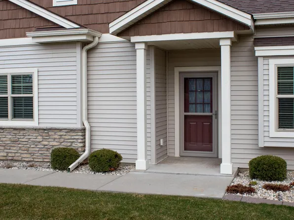 1102 Black Bear DRIVE, Mukwonago, WI 53149