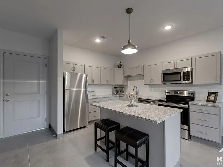 Indian Point Apartments — Photo 10