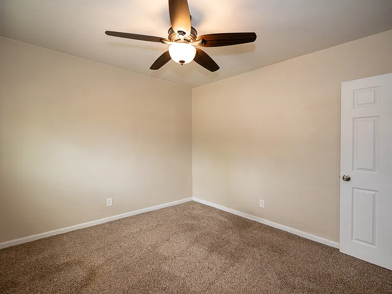 2217 E Silver St — Photo 13