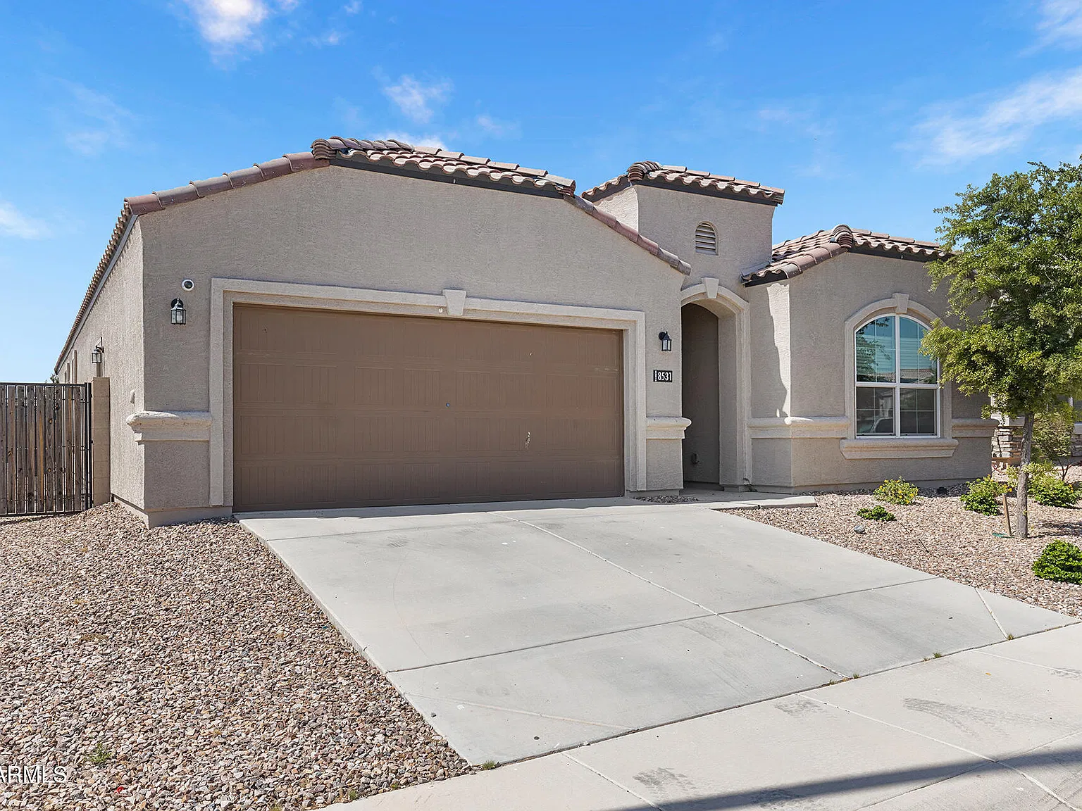 4 bed, 3.0 bath, 2300 sqft, $2,200 — Photo 2