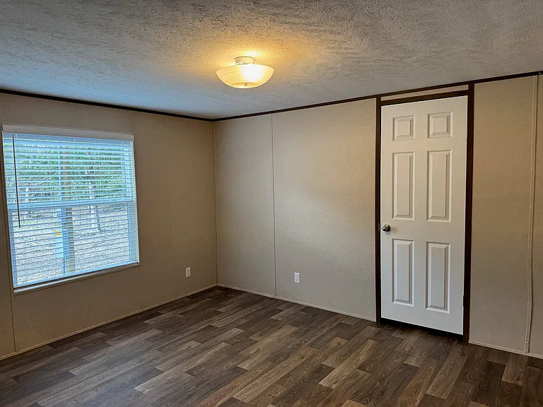 2508 Elm Dr — Photo 6