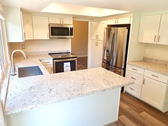 3rd image of 3724 Thousand Oaks Dr