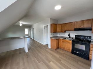 981 Valley St APT 3F, Manchester, NH 03103