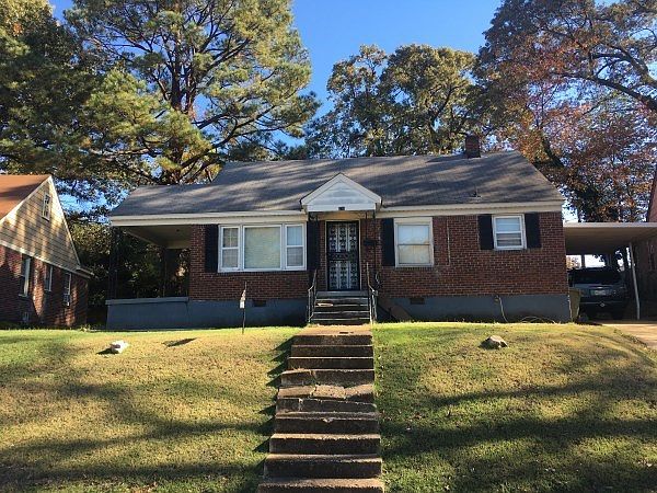 1st image of 679 Frank Cres