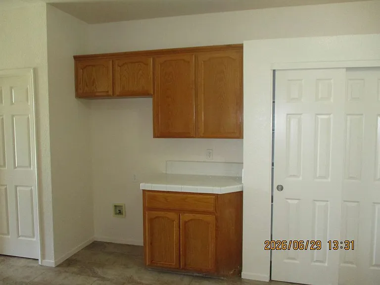1225 E Cinnamon Dr — Photo 2