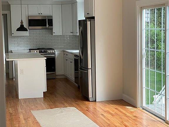 3rd image of 5 Baldwin Ln