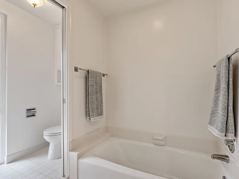 17537 Margate St #1 — Photo 20
