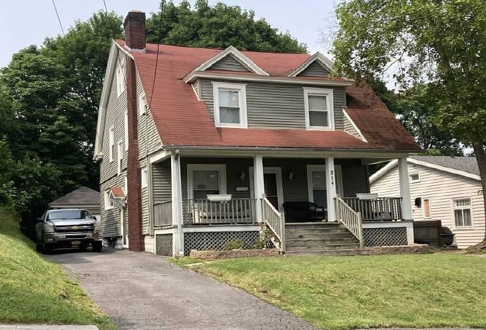 2nd image of 214 Parkway Dr