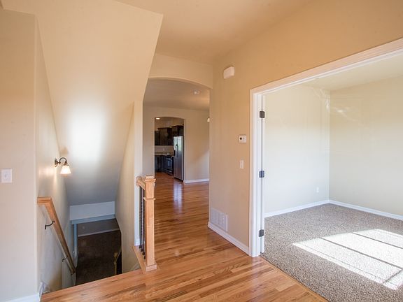 3rd image of 4669 Farmingdale Dr