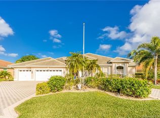 8091 SE Woodlake Ln, Hobe Sound, FL 33455