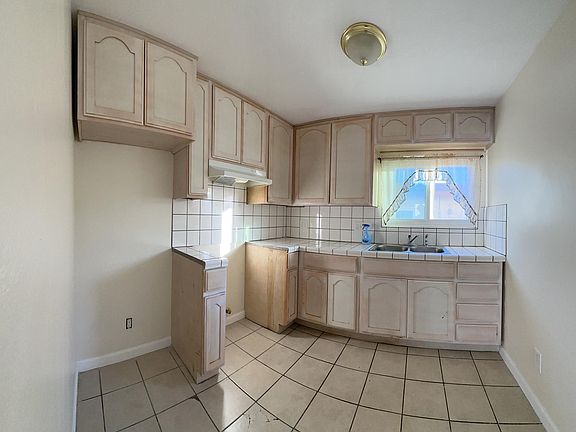 5th image of 10136 S Felton Ave