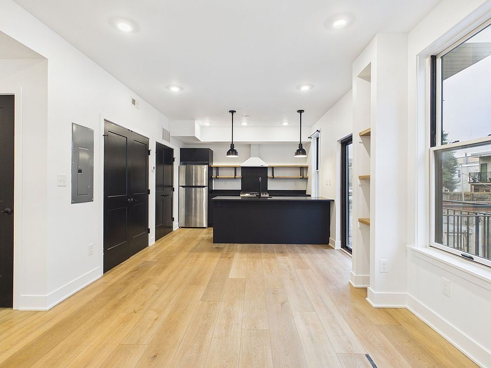 1st image of 2966 Richmond St #201