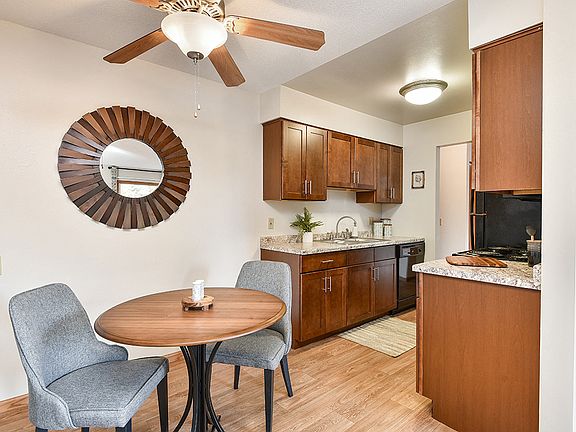 5th image of 3610 Lancaster Ln N #3630-109