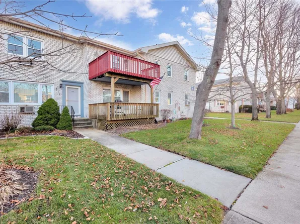 88 Cardinal Lane #88, Islip, NY 11751