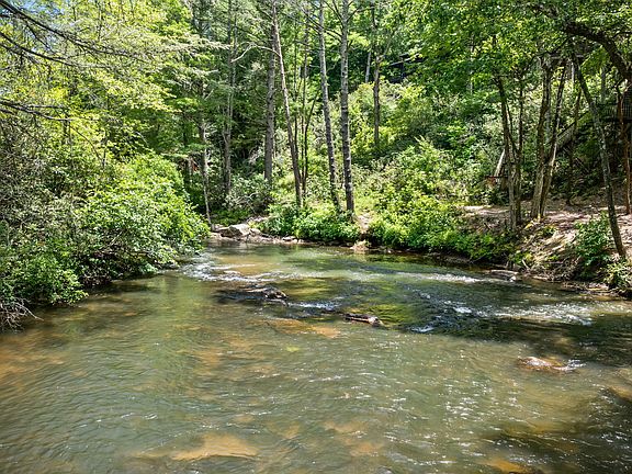 3rd image of 1082 Sunset Rd