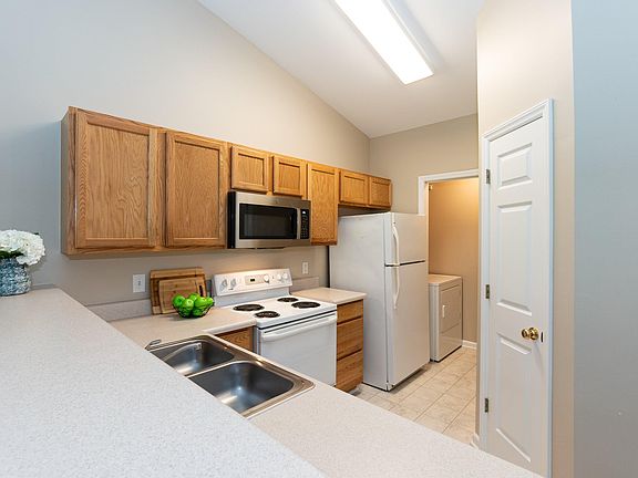 5th image of 2900 Trailwood Pines Ln Unit 301