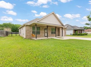 305 S 1st St, Grandview, TX 76050