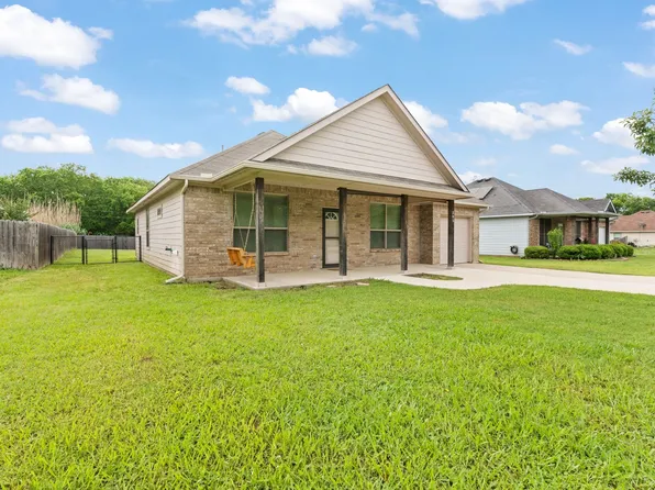 305 S 1st St, Grandview, TX 76050