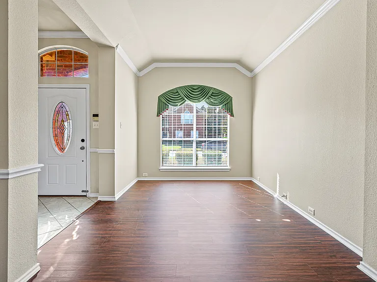 2127 Ballycastle Dr — Photo 4