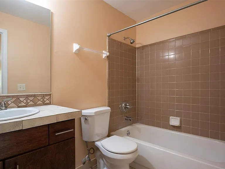 3409 NW 52nd Ter — Photo 12
