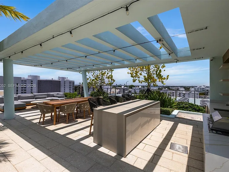 9221 E Bay Harbor Dr #210 — Photo 29