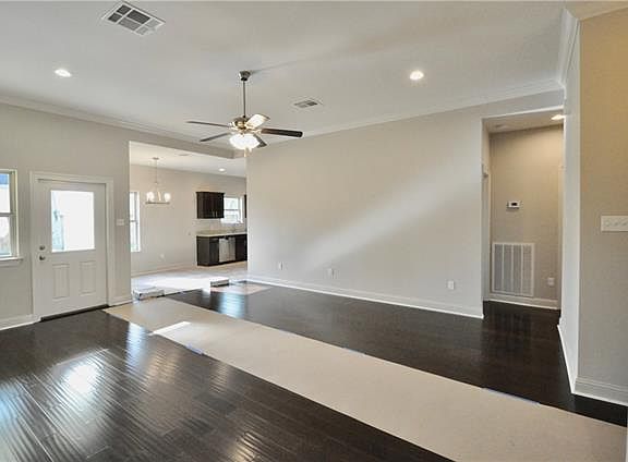 4th image of 3013 Plaza Dr