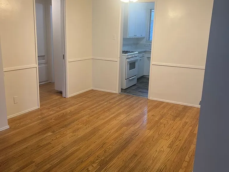 8366 Sargent Ave — Photo 9