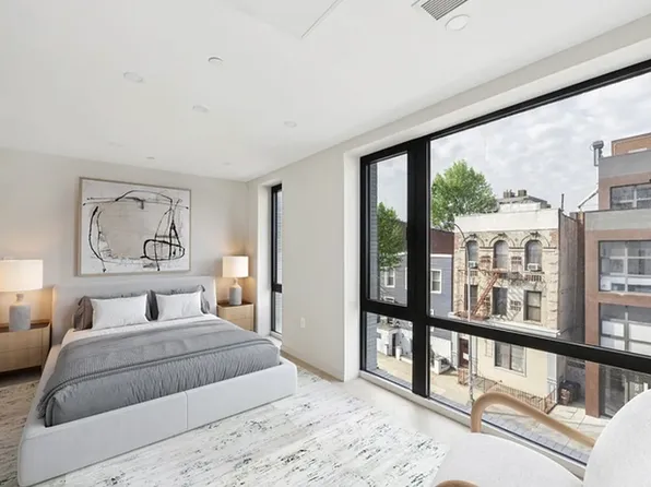 390 Manhattan Avenue image 6 of 10