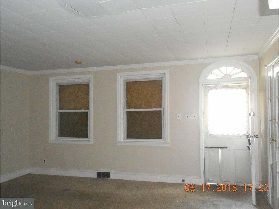2nd image of 5545 Woodland Ave