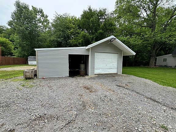 4th image of 909 Kentucky St