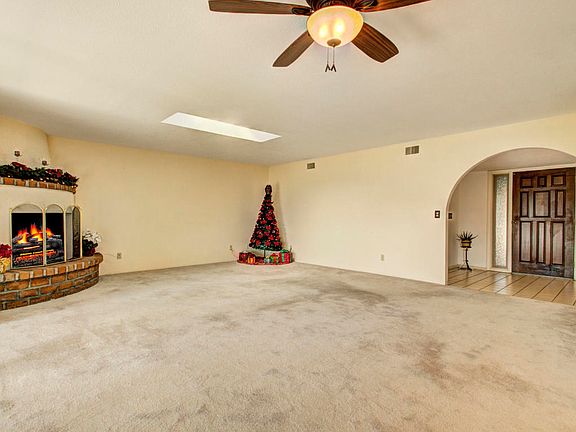 4th image of 270 E Paseo De Golf